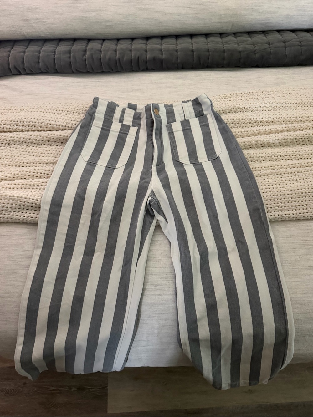 Amazon Women's Ankle Cropped Striped Jeans - White & Gray